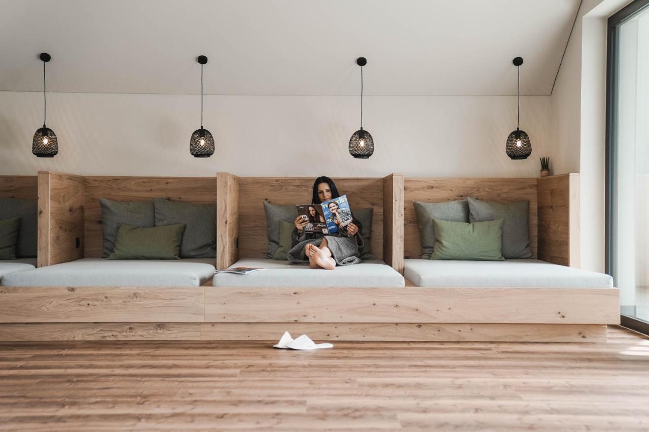 Guesthouse Karnatsch パルチーネス エクステリア 写真