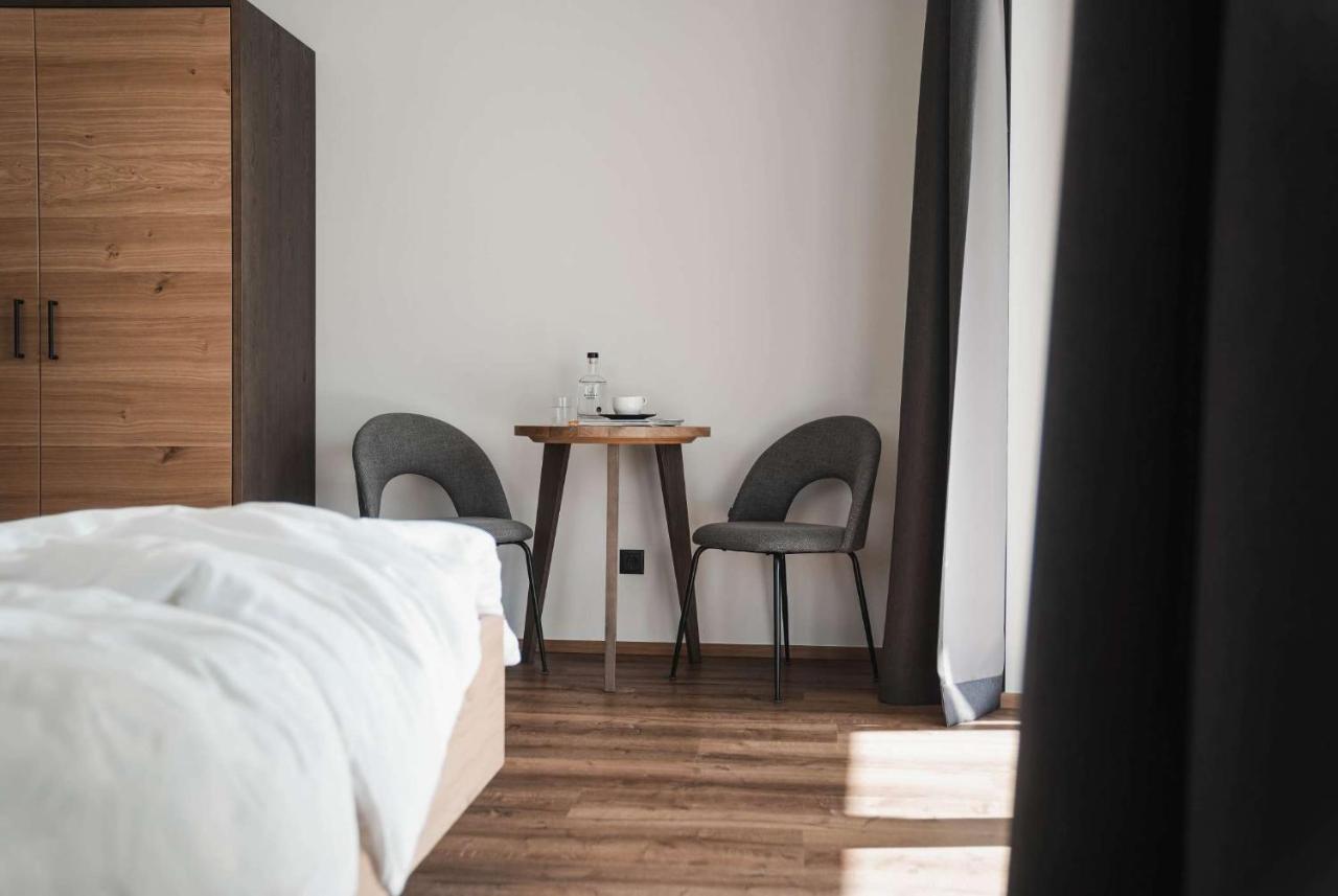 Guesthouse Karnatsch パルチーネス エクステリア 写真