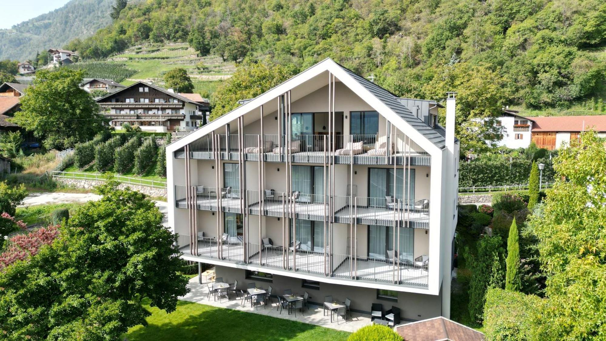 Guesthouse Karnatsch パルチーネス エクステリア 写真